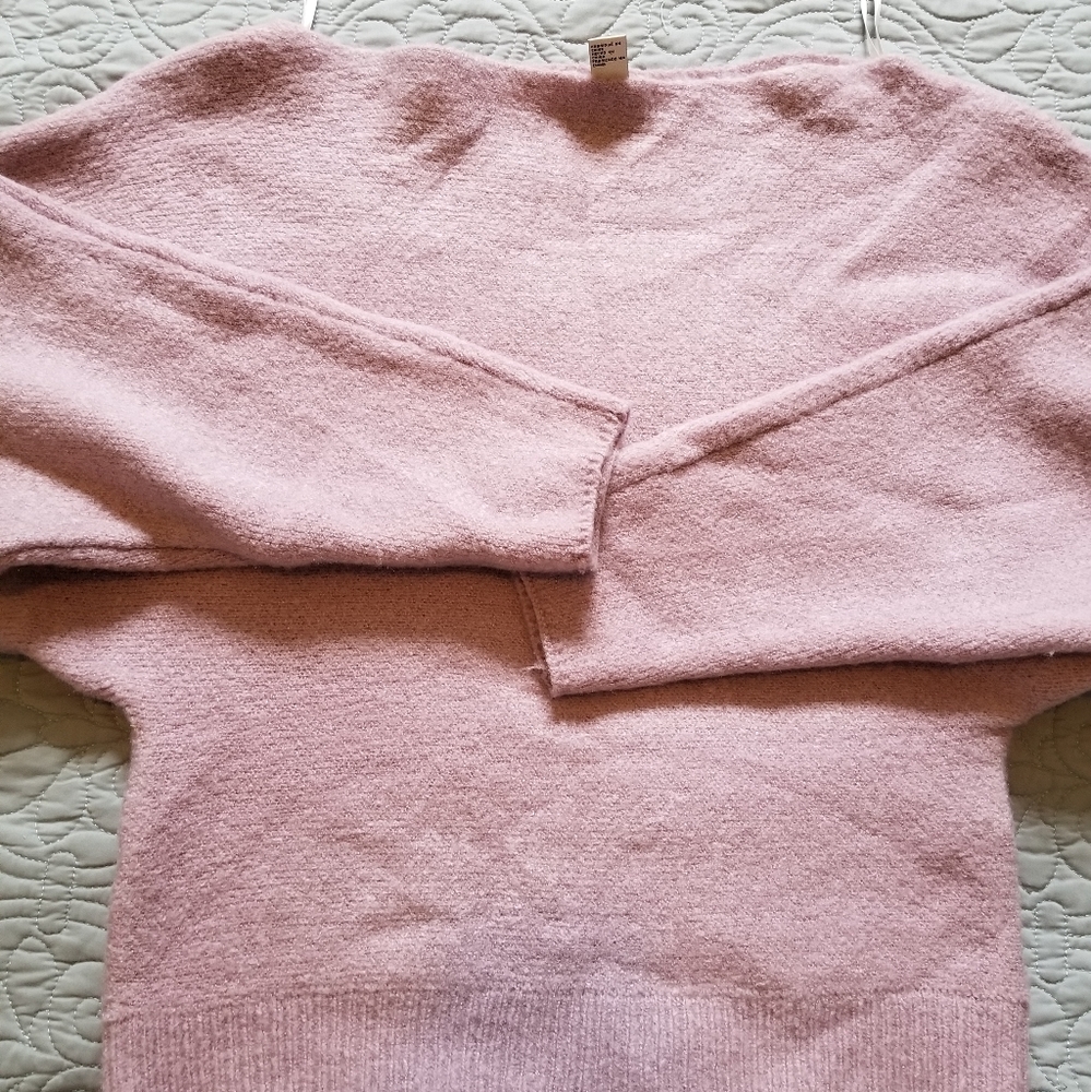 Forever 21 womens fluffy crop sweater. - Med-Very good condition